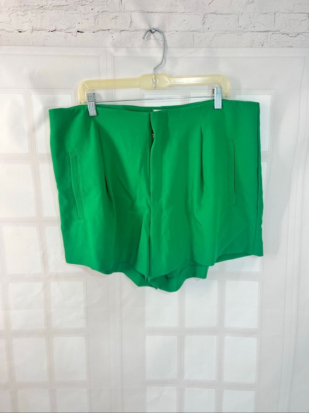 A New Day Green Stretch High Waist Pleated Tailored Casual Shorts Size 17